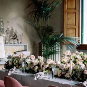 Table with floral decorations in one of the rooms