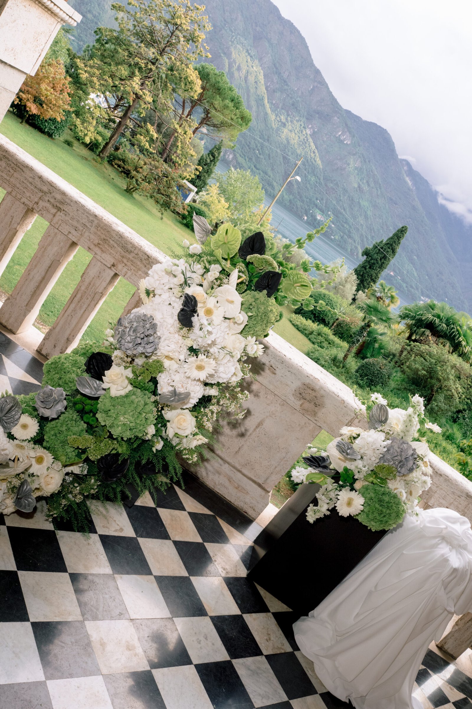 Watercolor floral transition detail