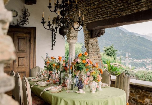 Table with floral decorations in a room with a mountain view